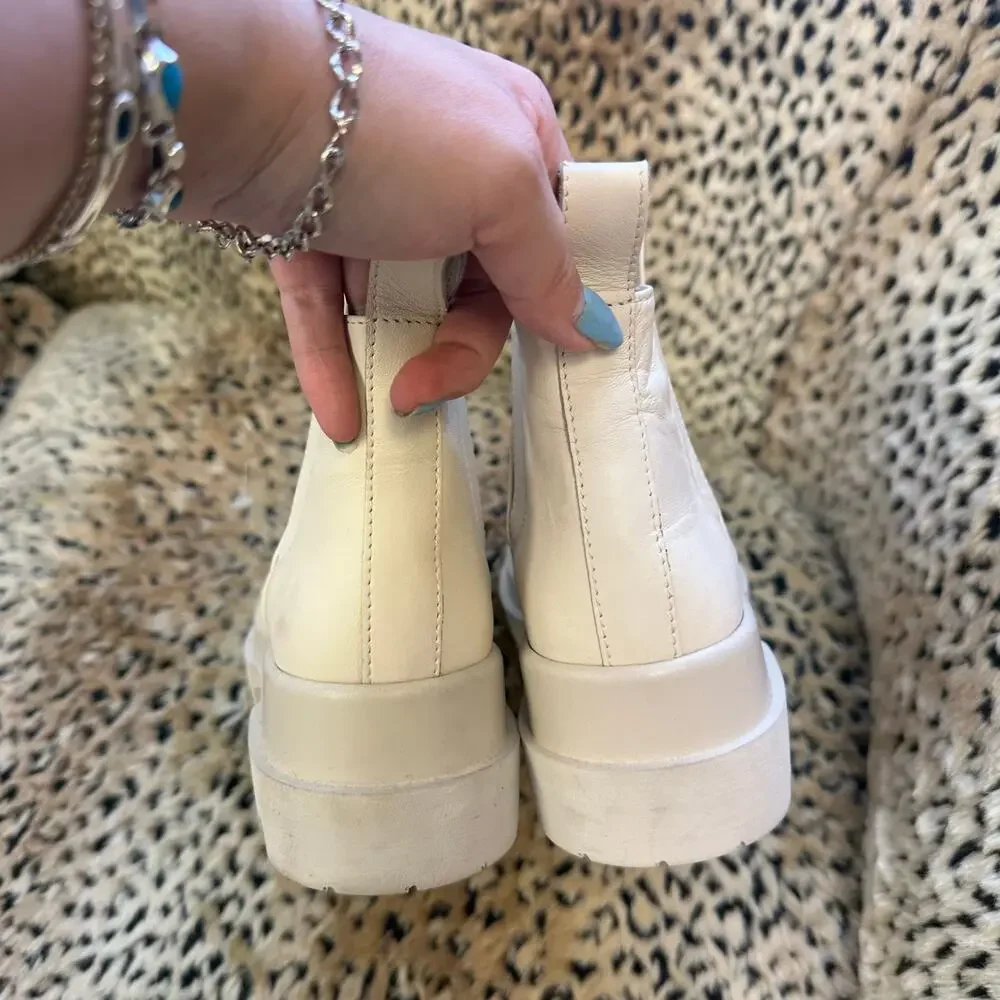 La Canadienne Kash Pull On Lug Sole Booties Off White Leather 36.5